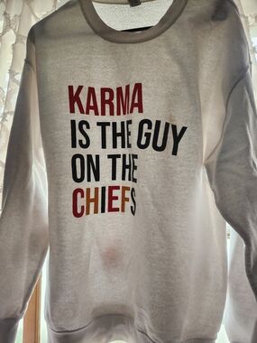 Karma Is The Guy On The Chiefs Graphic Sweatshirt - White